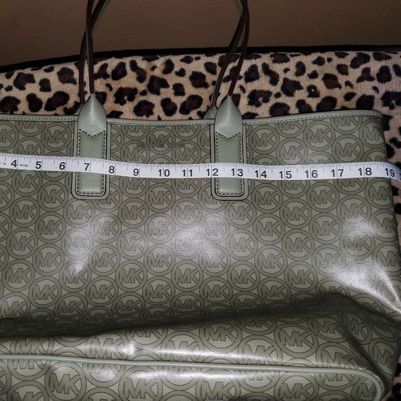 AUTHENTIC Michael Kors tote purse💖  💖 - Picture 3 of 9